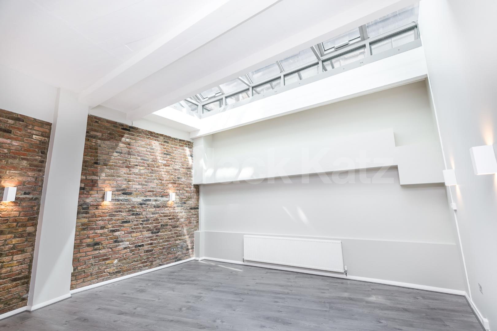Stunning three bedroom warehouse apartment offering loft style features  Eagle House - Eagle Wharf Road, Old Street - Shoreditch Park